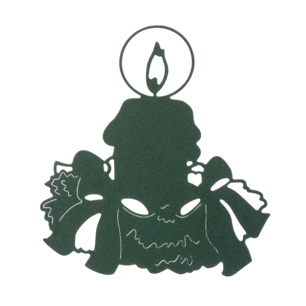 Eine Silhouette einer Stanzschablone: Adventskranz mit Kerze mit Schleifen darauf. (Marke: Stanzenshop.de)