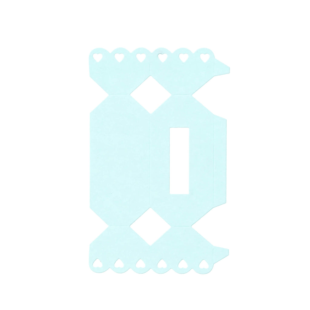 Ein Stück blaues Papier mit einem Loch in der Mitte, geeignet zum Gestalten einzigartiger „Stanzschablone Schachteln in Bonbonform“-Designs oder zum Basteln wunderschöner Papierschachteln von Stanzenshop.de.