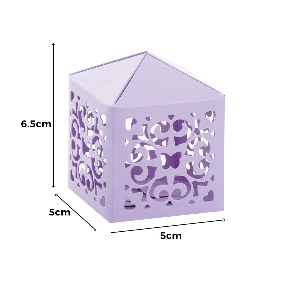 Eine lila Stanzschablone Quadratische Schachtel mit einem Muster darauf, hergestellt in der Stanzen-Technik, von Stanzenshop.de.