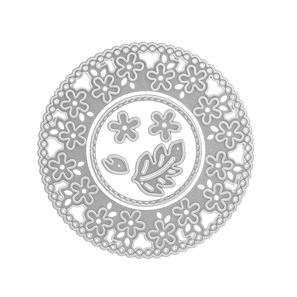 Ein Silberteller von Stanzshop.de mit einem Kreis mit Blumen und extra Blüten-Design darauf, unter Verwendung von Stanzschablonen.