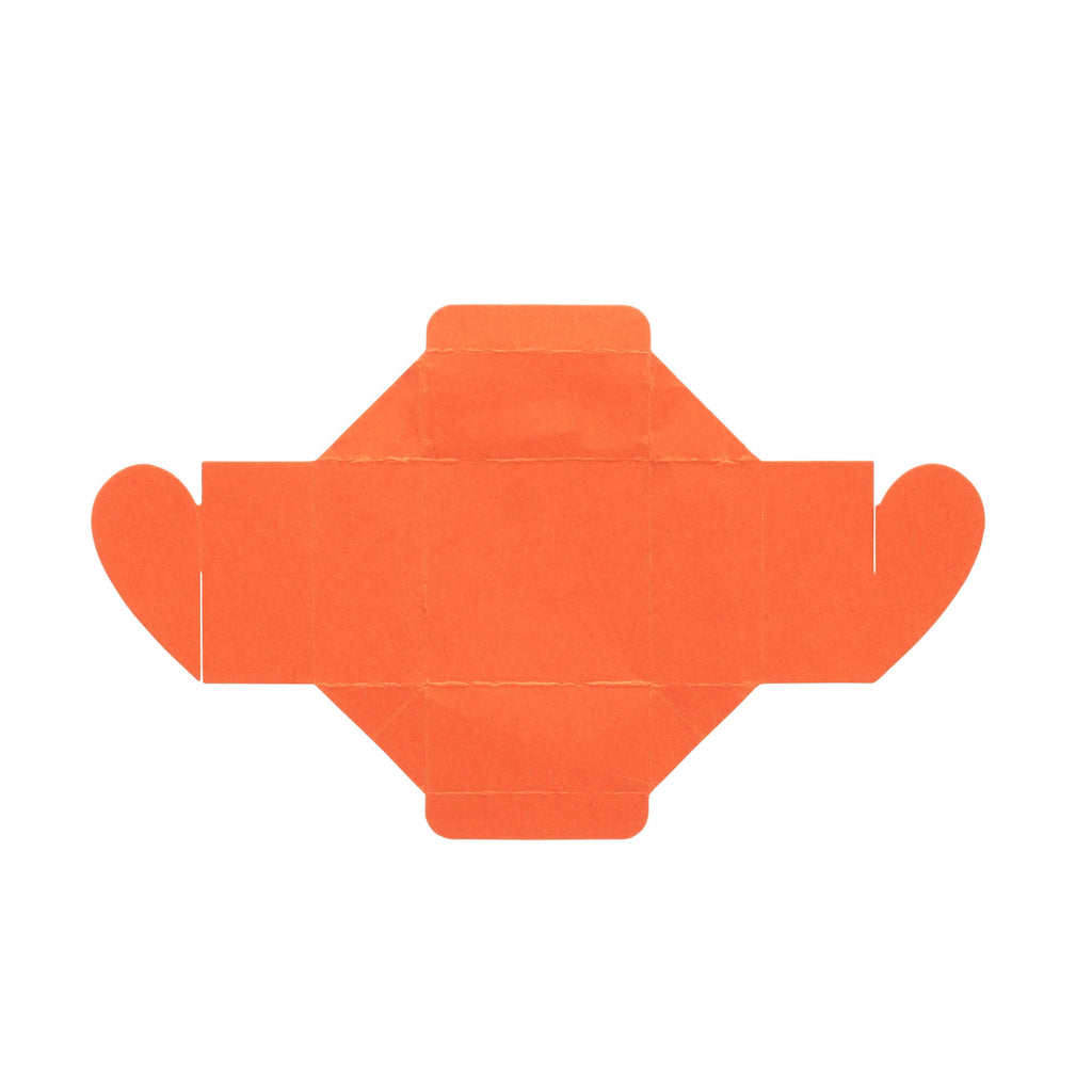 Eine orangefarbene Stanzschablone: Schachtel in Herzform von Stanzenshop.de auf weißem Hintergrund.