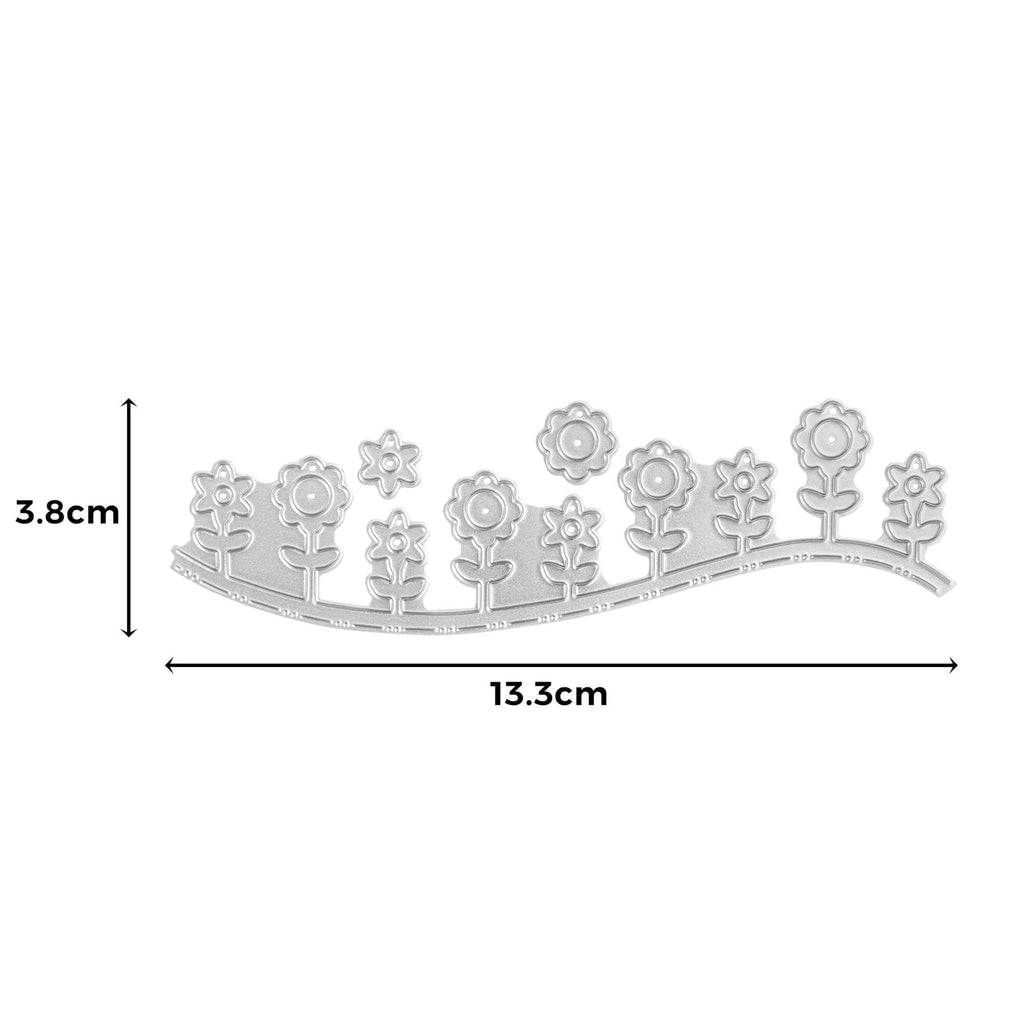 Ein Diagramm, das die Maße eines Blumenmusters mit einer Stanzschablone Blümchenreihe von Stanzenshop.de zeigt.