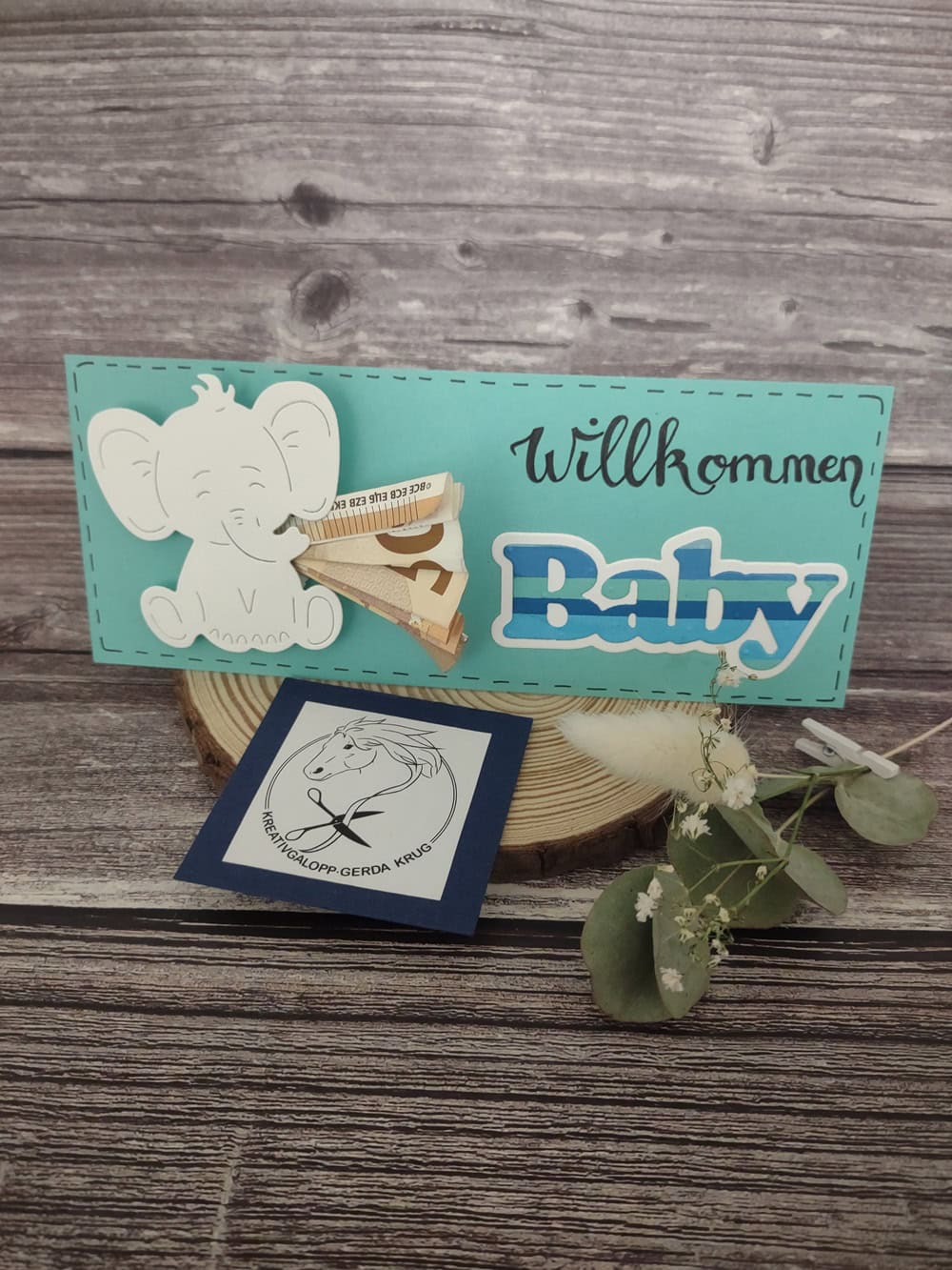 Inspiration Stanzschablone Schriftzüge Baby, Hallo Welt, Kleines Wunder, Willkommen jeweils mit passendem Rahmen