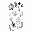 Schwarz-weiße Illustration von Meeresbewohnern - Muscheln, Seepferdchen, Seesterne, Seegras, Korallen und Blasen - ideal für das Sizzix Clear Stamp Set Ocean Elements 15pcs (666669) von Sizzix. Perfekt für Stempelprojekte zum Thema Meer.