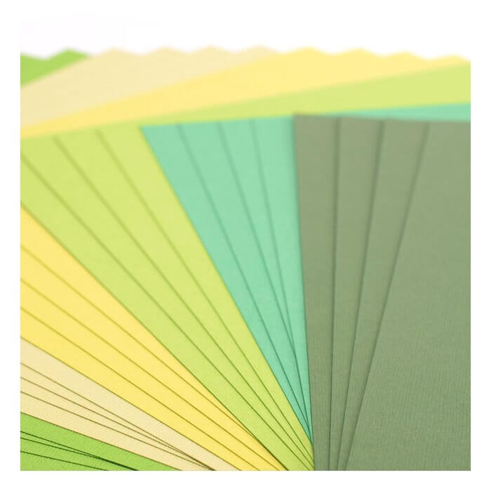 Ein Stapel Florence • Cardstock Multipack Textur 30,5x30,5cm Grün-Papier.