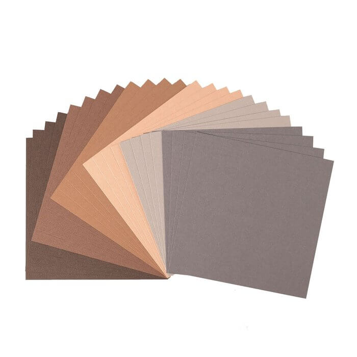 Der Florence - Cardstock Multipack Textur 15,2x15,2cm Braun von Florence zeigt 24 säurefreie quadratische Blätter in verschiedenen Braun-, Beige- und Grautönen auf weißem Hintergrund.