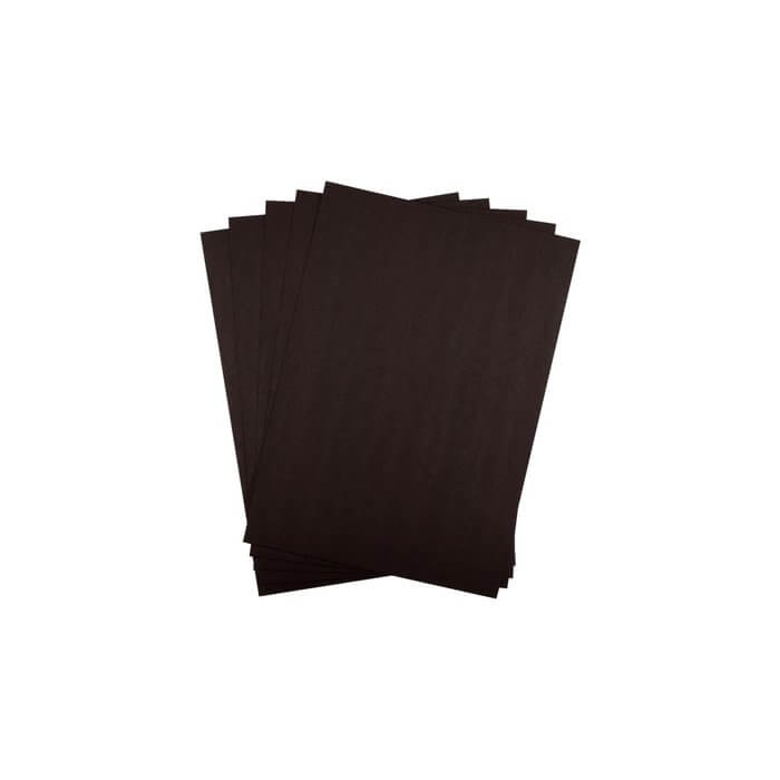 Vier Florenz • Papier A6 glatt 300g 40 Stück Schwarze Blätter auf weißem Hintergrund.