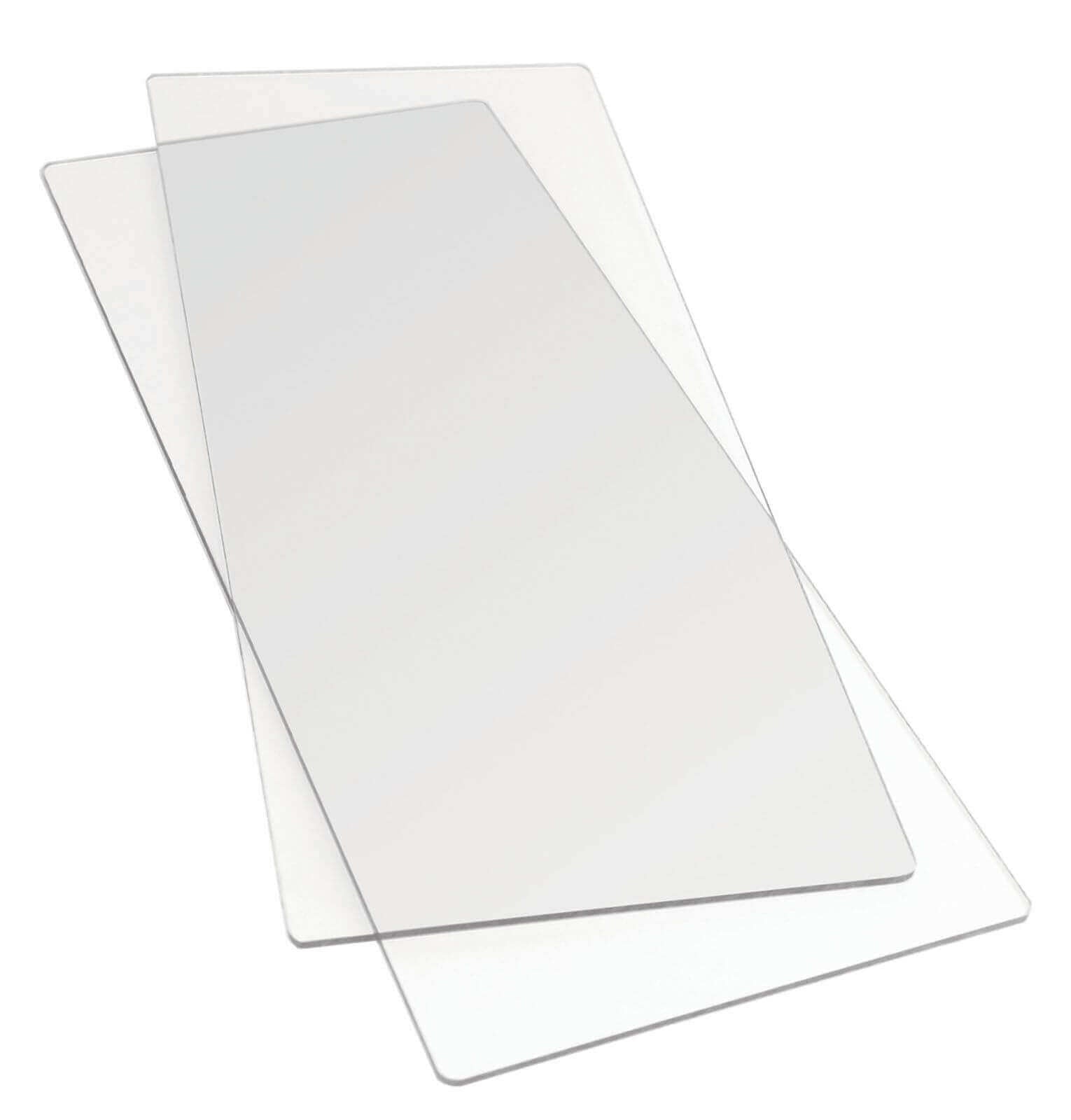 Zwei klare, rechteckige Sizzix 655267 Erweiterte Schneideplatten (1 Paar, Kunststoff, 37 x 15,5 x 0,7cm) überlappen sich auf einem weißen Hintergrund - ideal für die Verwendung mit Ihrer Big Shot Stanzmaschine.