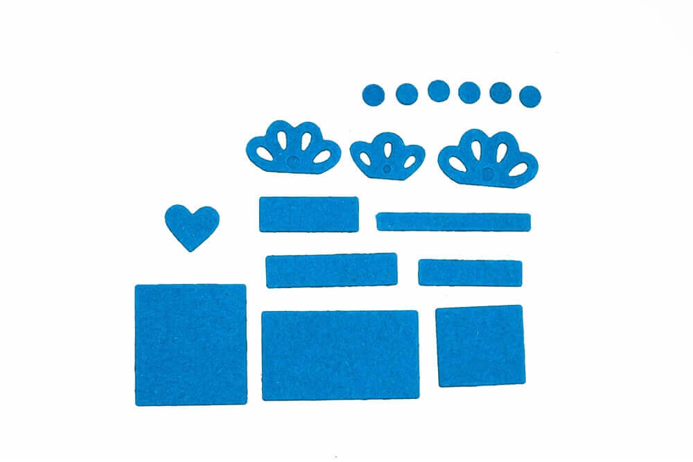 Ein Satz günstiger Stanzschablonen von Stanzschop.de: Drei verschiedene Geschenke, blaue Formen auf weißem Hintergrund.