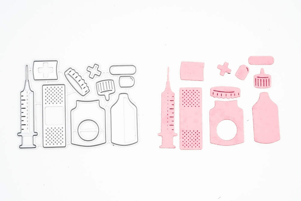 Ein Set Stanzschablone Erste Hilfe Set, Pflaster, Spritze, Medikamente in rosa und weiß von Stanzenshop.de auf weißem Hintergrund.