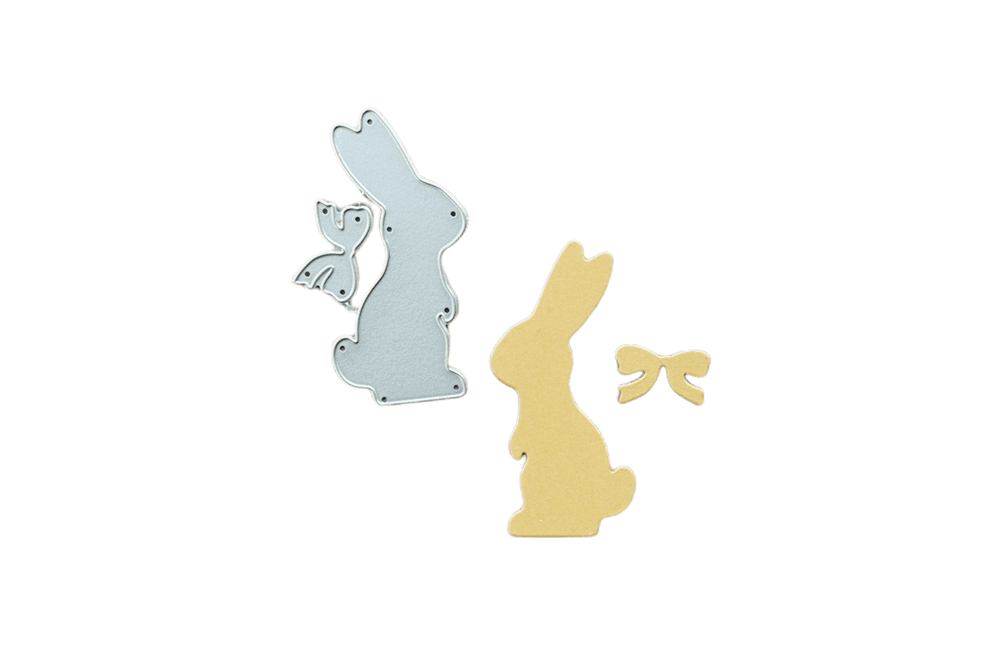 Der Stanzenshop.de Stanzschablone: Hase mit einer Fliege, eine Metallschablone in Hasenform mit Fliege, liegt neben einem gelben Papierhasen - ideal zum Basteln zu Ostern auf weißem Hintergrund.