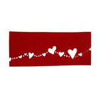 Eine rote rechteckige Karte zeigt Herz- und Punktausschnitte in einer diagonalen Reihe - ideal zum Basteln oder Scrapbooking mit Ihrem Lieblings-Stanzschablone Herzband von Stanzenshop.de.