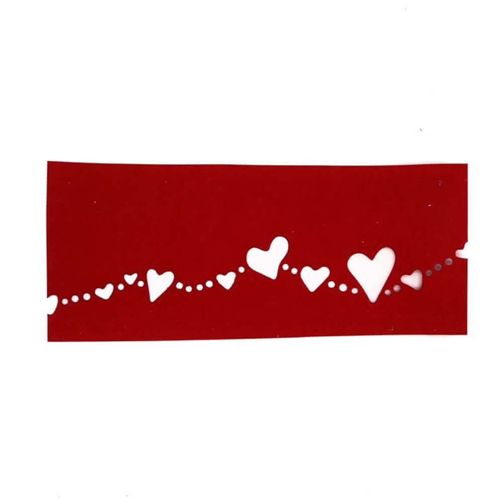 Ein rotes Handtuch mit weißen Herzen aus hochwertigem Papier, die Stanzschablone Herzband von Stanzenshop.de.