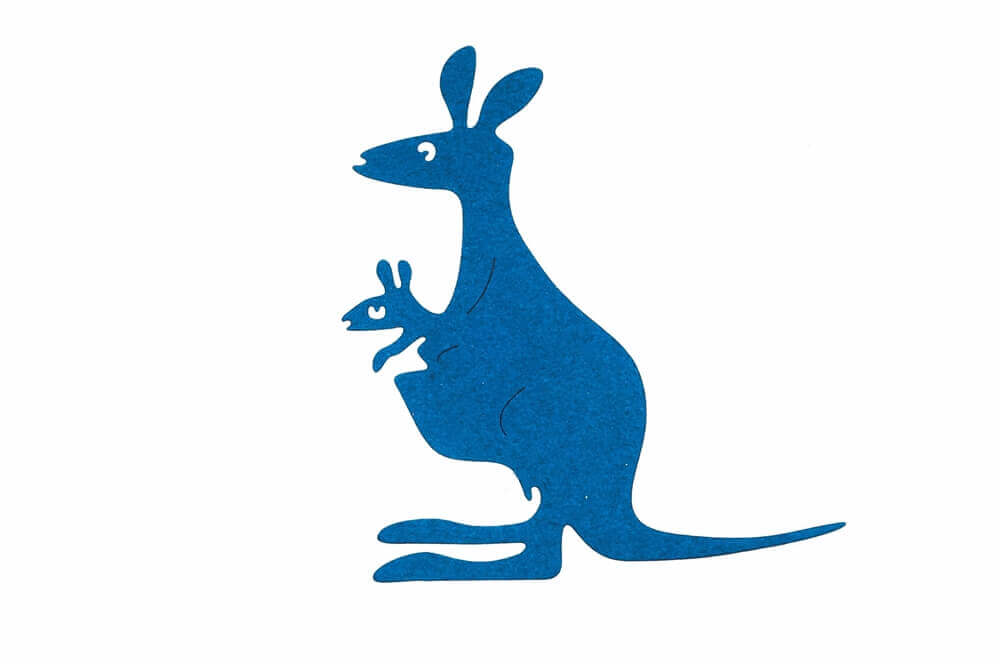 Eine blaue Silhouette der Stanzschablone: Känguru mit Baby im Beutel, von Stanzenshop.de.