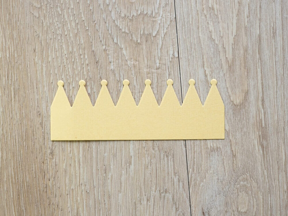 Ein günstiger Krone Stanzen von Stanzenshop.de auf einem Holzboden.