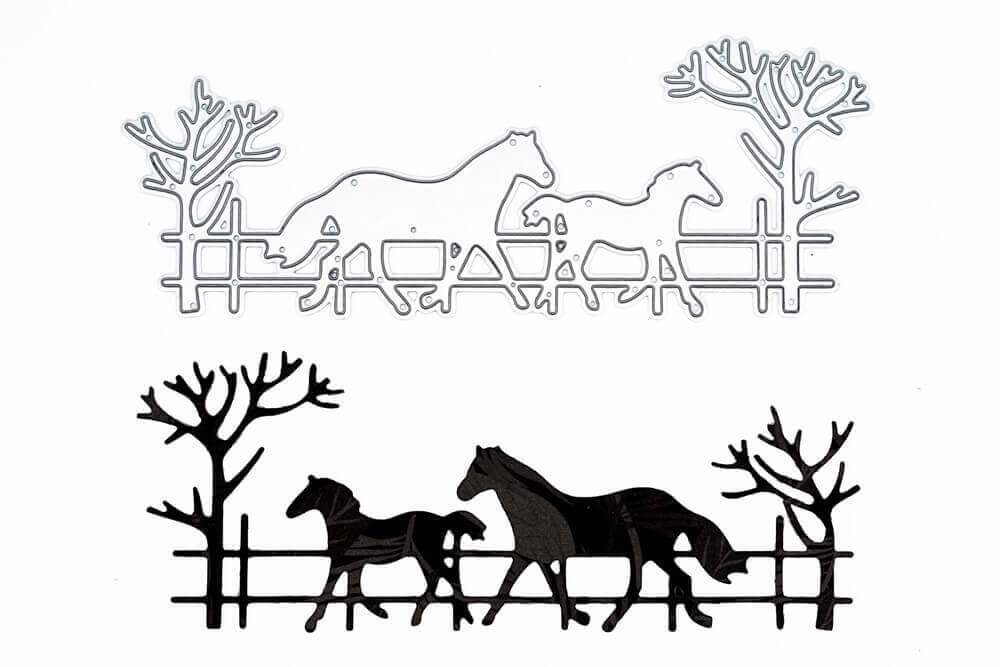 Zwei Pferdesilhouetten auf einem Zaun, erstellt mit der Technik der Stanzschablone Landschaft mit zwei Pferden von Stanzenshop.de.