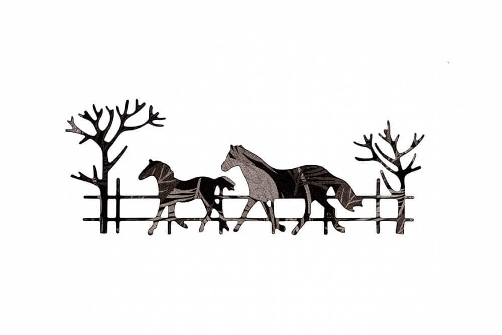 Gestalten Sie schöne Basteln Karten mit der "Stanzschablone Landschaft mit zwei Pferden" von Stanzenshop.de-zwei Pferde hinter einem Zaun und zwei blattlose Bäume, ideal als detailreiche Landschaftsstanze.