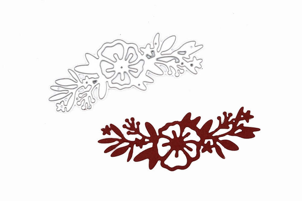 Ein Paar günstige Stanzschablonen: Mohnblüten-Ausschnitte auf weißem Hintergrund.