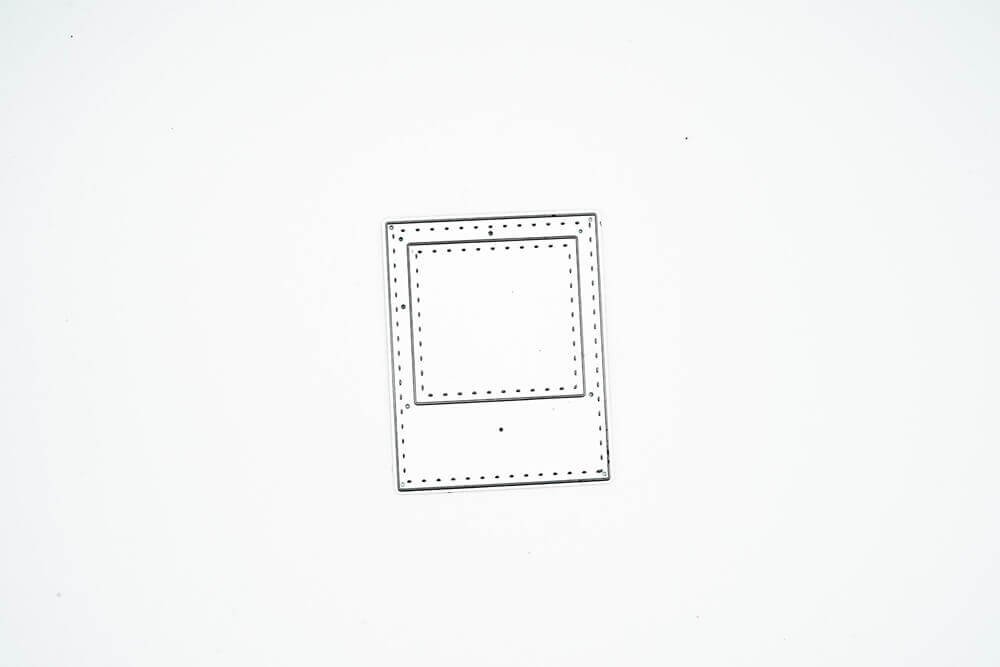Eine Zeichnung einer Stanzschablone Rahmen für Polaroidbild von Stanzenshop.de auf einer weißen Fläche.