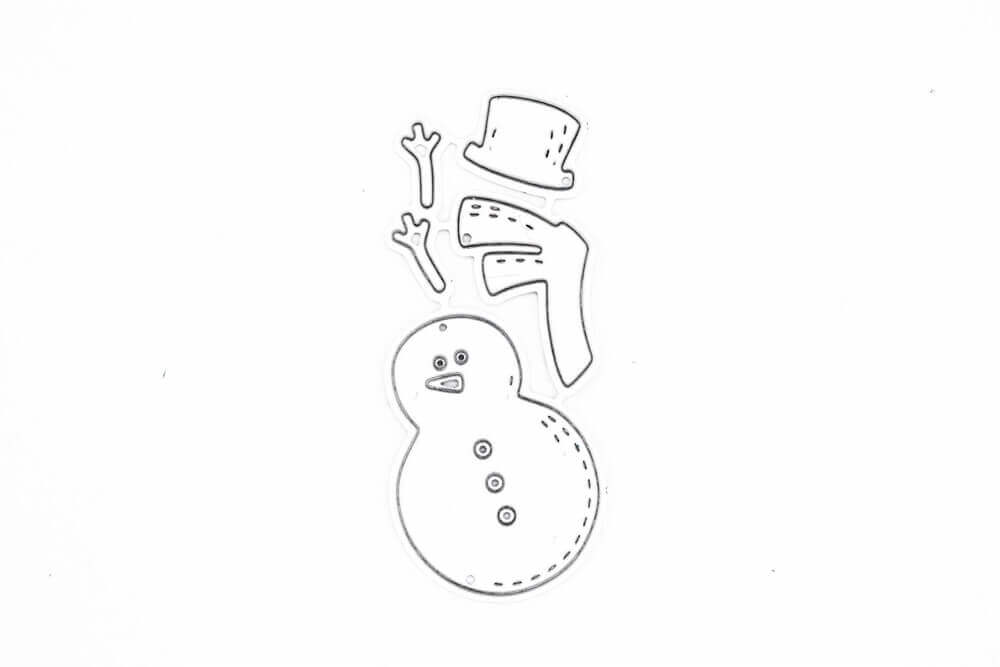 Stanzschablone: Schneemann mit Schal und Zylinder von Stanzenshop.de - enthält Umrisszeichnung eines Schneemanns mit Hut, Schal und Armen, ideal für Basteln im Winter. Alle Teile sind auf weißem Hintergrund angeordnet.