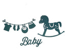Das Stanzschablonen-Set Babyglück von Stanzenshop.de zeigt dunkelgrüne Babykleidung, ein Schaukelpferd und den Schriftzug "Baby" - ideal zum Basteln oder zum Kombinieren mit Ihren Lieblingsstanzformen.