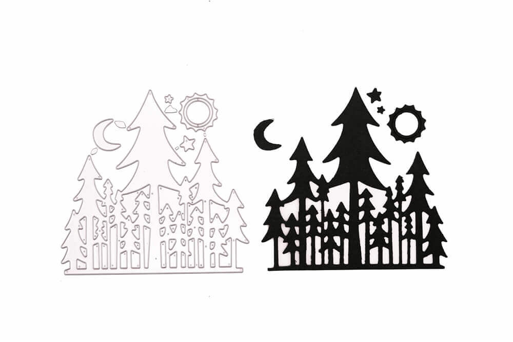 Eine Stanzschablone Tannenreihe von Stanzenshop.de für ein schwarz-weißes Bastelergebnis von Tannenbäumen in einem Wald mit Mond.