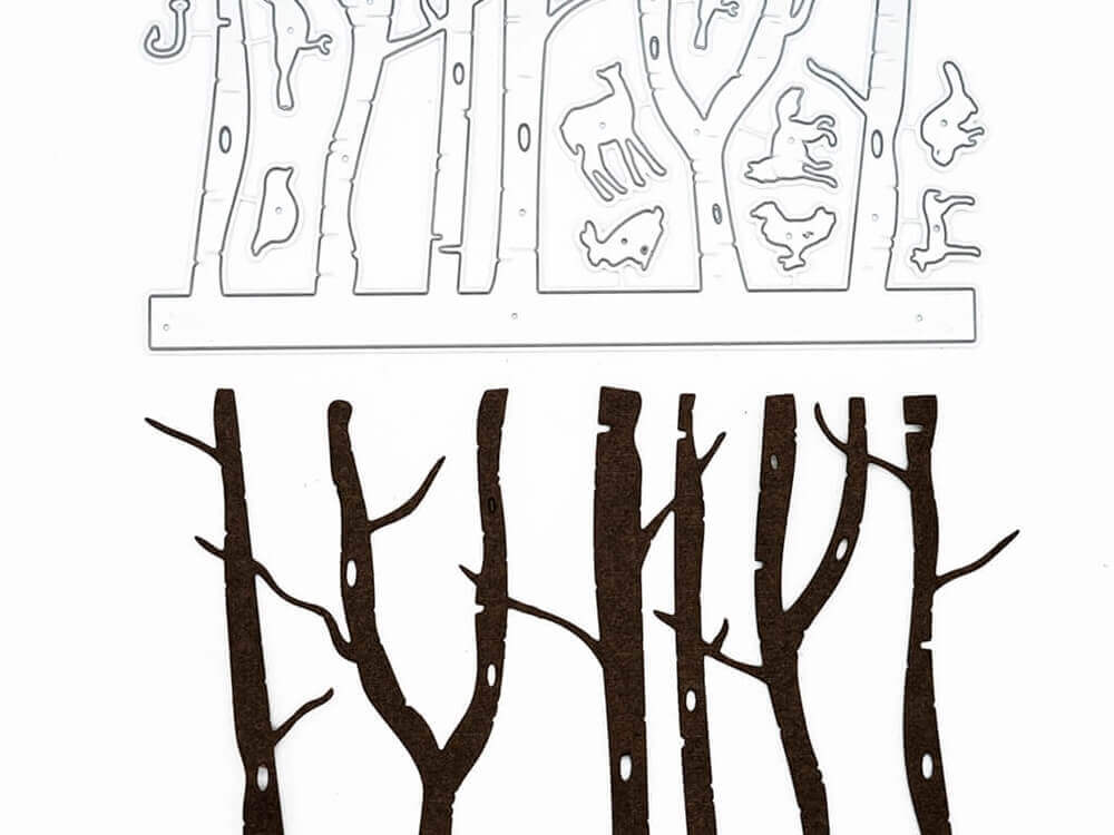 Eine schwarz-weiße Zeichnung von Bäumen und Tieren, erstellt mit einer Stanzschablone Wald mit Tieren von Stanzenshop.de, um ein atemberaubendes Bastelergebnis zu erzielen.
