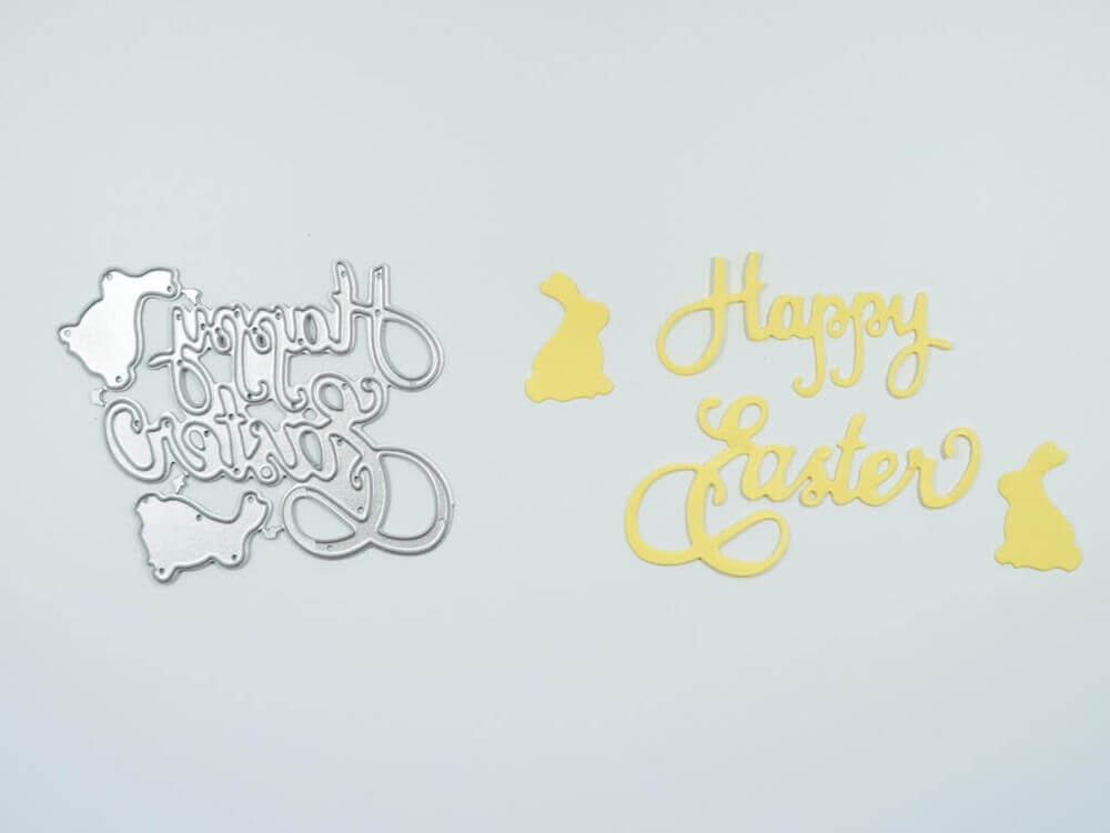 Stanzenshop.de bietet eine Stanzschablone mit zwei Hasen und dem Schriftzug „Frohe Ostern“ an.