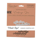 Die Vaessen Creative Stanzschablone Schriftzug "aufrichtige Anteilnahme" von Vaessen Creative ist für Basteln verpackt und auf einer braunen Rückseitenkarte mit Produktangaben abgebildet.