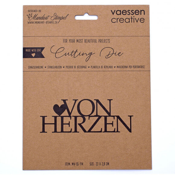 Die Vaessen Creative Stanzschablone Schriftzug "von Herzen" mit Herz ist eine charmante Stanzform, perfekt zum Basteln. Sie zeigt den Spruch "von Herzen" und ein Herz, ideal für kreative Projekte.