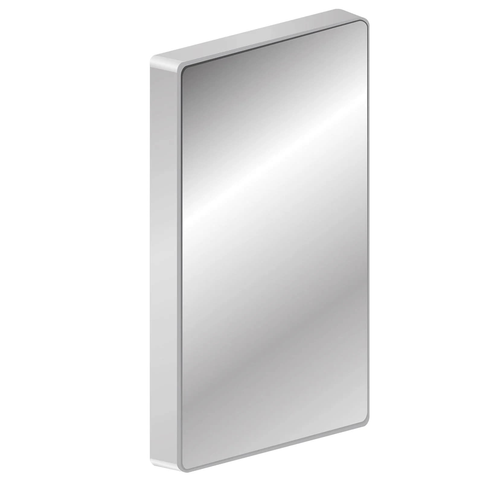 Ein rechteckiger, rahmenloser Wandspiegel mit abgerundeten Kanten, der schräg auf einem weißen Hintergrund abgebildet ist - ideal für kreative Räume oder Bastelzimmer mit Werkzeugen wie der Vaessen Creative Cut Easy Plattform A5 von Vaessen Creative.