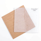 Der Prägefolder Mundart Stempel - Prägeschablone deutscher Text "Trost" von Mundart Stempel mit deutschen Wörtern ist ideal für die Verwendung auf braunem Papier mit einer Präge- und Stanzmaschine wie der Sizzix BigShot.